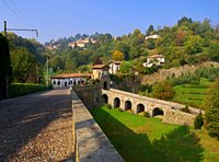 Bergamo_-_Coming_down_to_Porta_Garibaldi