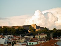 To kastro...